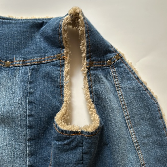 YIGGA Denim Vest/Faux Fur inside - Picture 7 of 9